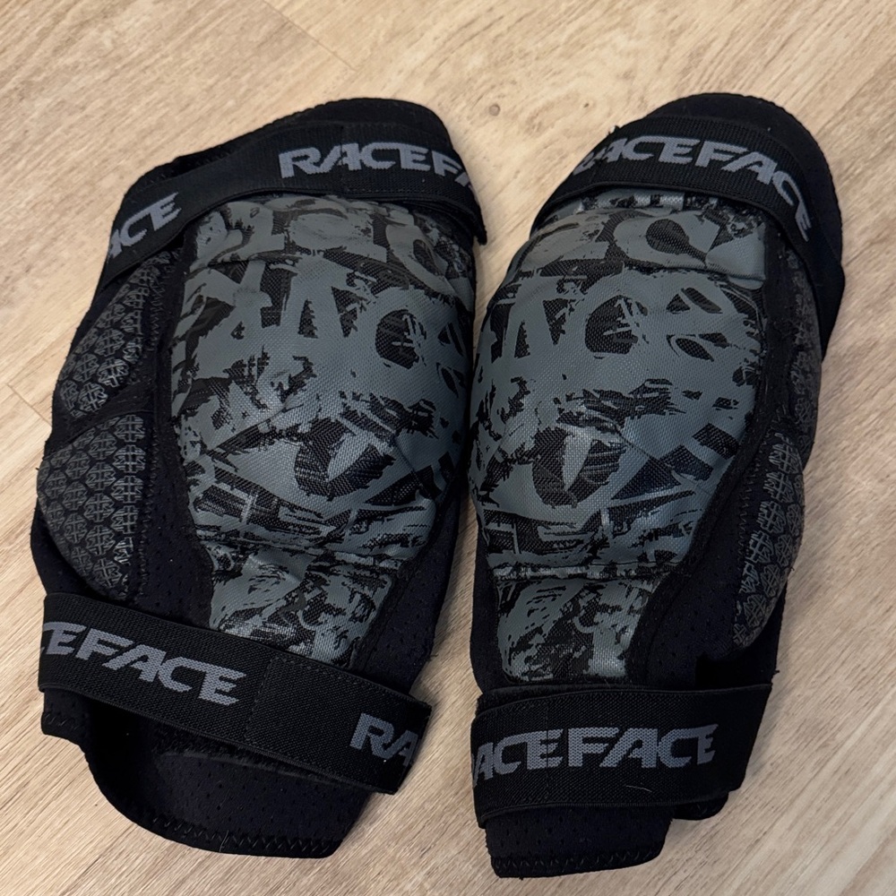 Race Face Black and Gray Protective Knee Pads